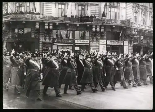 Fotografie Associated Press, Ansicht Bukarest, Mitglieder des Staatsrates feiern Jahrestag der neuen Verfassung 1939