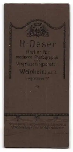 Fotografie H. Oeser, Weinheim, Hauptstrasse 77, Porträt eines jungen Mannes im Anzug