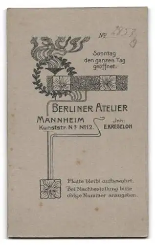 Fotografie E. Kregeloh, Mannheim, Kunststrasse 3, Eleganter Herr im Anzug