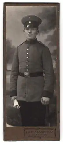 Fotografie Franz Landgraf, Zwickau, Kasernenstr. 2, Porträt eines Soldaten in Uniform