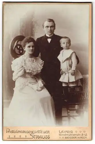 Fotografie Atelier Strauss, Leipzig, Windmühlenstr. 8-12, Familie mit kleinem Kind