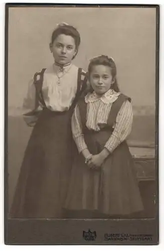 Fotografie Hubert Lill, Mannheim, Friedrichspark 17 /18, Zwei junge Mädchen mit Haarschleifen