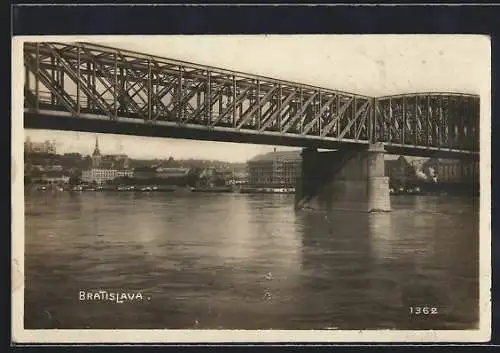 AK Bratislava, Brücke und Teilansicht der Stadt