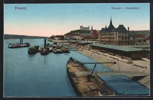 AK Pozsony, Donaulände, Schiffe im Hafen