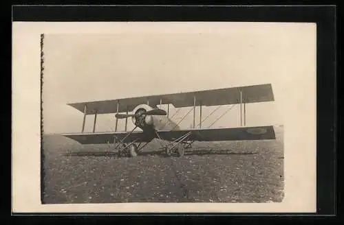 AK Flugzeug Doppeldeckermaschine mit Propellerantrieb