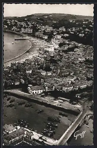 AK Saint-Jean-de-Luz, Vue aérienne, Le Port, la Ville et la Plage