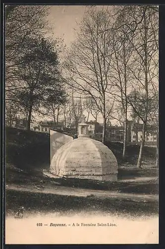 AK Bayonne, A la Fontaine Saint-Léon