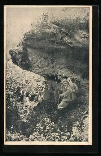 AK Gebirgsjäger mit Gewehren und Ausrüstung auf Patrouille