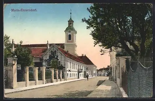 AK Maria Enzersdorf, Strassenansicht mit Wallfahrtskirche