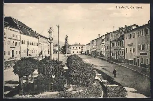 AK Haslach, Hauptplatz mit Denkmal