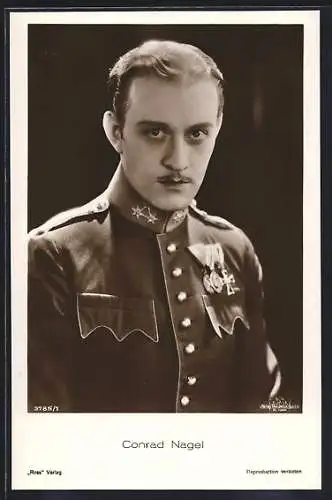 AK Schauspieler Conrad Nagel als Soldat in Uniform in einer Filmrolle