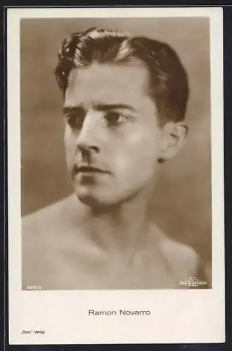 AK Schauspieler Ramon Novarro, Seitliches Portrait