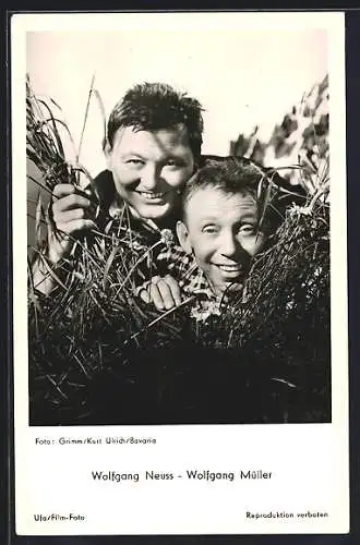 AK Schauspieler Wolfgang Neuss und Wolfgang Müller in dem Film Schwarzwälder Kirsch