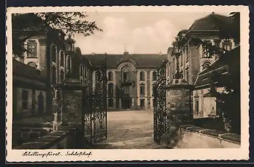 AK Schillingsfürst, Blick in den Schlosshof