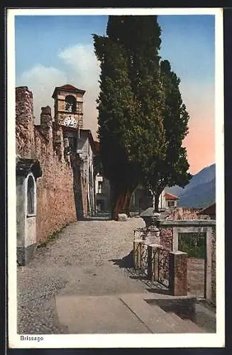 AK Brissago, Strassenpartie mit Kirchturm