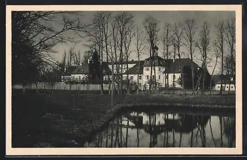 AK Triesdorf, weisses Schloss mit Seckendorff-Weiher