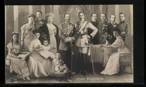 AK Unsere Kaiserfamilie von Preussen, Kronprinz Wilhelm in Uniform