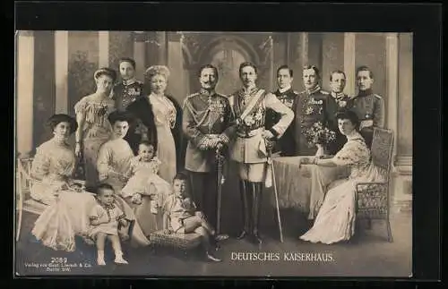 AK Kaiser Wilhelm II. von Preussen und seine Familie mit Enkeln