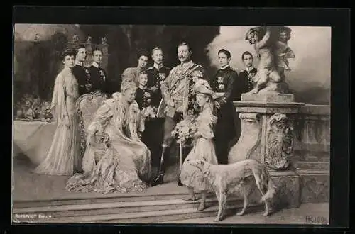 AK Kaiser Wilhelm II. von Preussen mit seiner Familie und Windhund