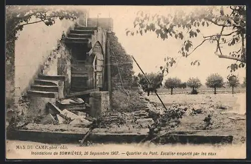 AK Sommières / Gard, Inondations 1907, Quartier du Pont, Escalier emporté par les eaux