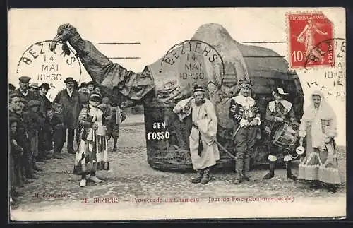 AK Beziers, Promenade du Chameau, Jour de Fete, Truppe mit Kamelskulptur