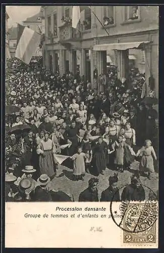 AK Echternach, Procession dansante, Groupe de femmes et d`enfants