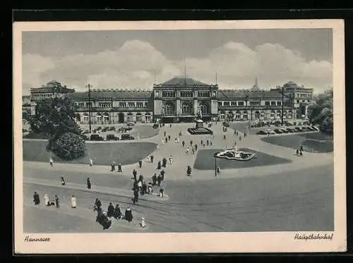 AK Hannover, Blick zum Hauptbahnhof mit Denkmal, Automobile, Leute