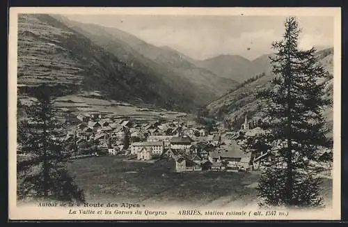 AK Abries, Ortsansicht mit Bergblick