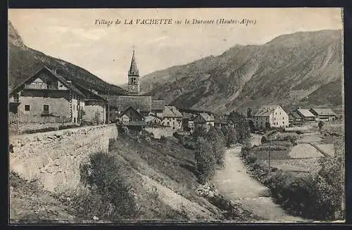 AK La Vachette, Teilansicht mit Kirche und Bergblick