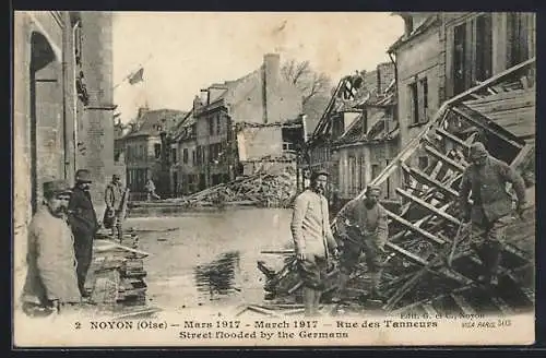 AK Noyon /Oise, Rue des Tannerus, Street flooded by the Germans