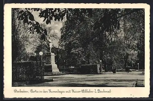 AK Wiesbaden, Partie in den Kuranlagen mit Kaiser-Wilhelm-I.-Denkmal