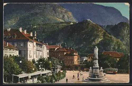 AK Bozen, Strassenbahn auf dem Waltherplatz gegen den Virgl