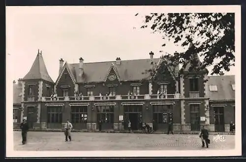 AK Beauvais, La Gare, Bahnhof mit Leuten