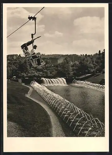 AK Stuttgart, Gartenschau- und Ausstellungs-Gelände, Höhenpark Killesberg, Sesselbahn über grossen Wasserspielen