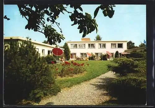 AK Überlingen /Bodensee, Seeland-Sanatorium, Strandweg 27, Gartenansicht