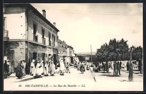 AK Orléansville, La Rue du Marché, Fabrique de Carreaux en Ciment