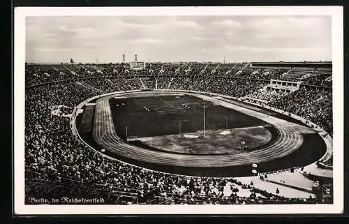 AK Berlin, im Reichssportfeld, volle Tribüne