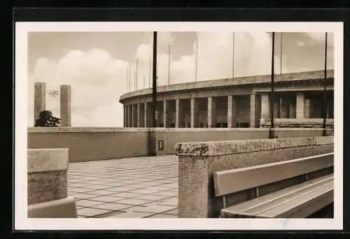 AK Berlin, Reichssportfeld, Blick v. Schwimmstadion auf das Osttor und die Deutsche Kampfbahn