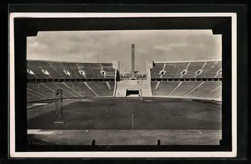 AK Berlin, Reichssportfeld, Deutsche Kampfbahn mit Blick auf den Glockenturm, Olympia