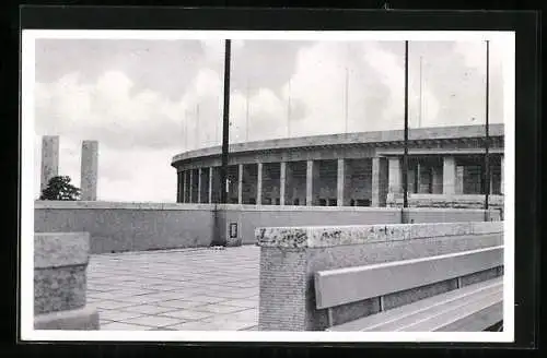 AK Berlin, Olympiade 1936, Reichssportfeld, Blick vom Schwimmstadion auf Osttor und Deutsche Kampfbahn