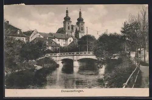 AK Donaueschingen, Blick auf Brücke mit Kirche