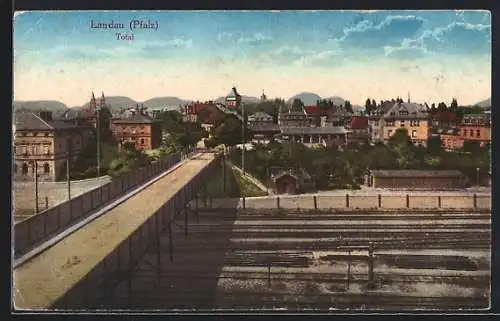 AK Landau /Pf., Totalansicht mit Bahnschienen und Brücke