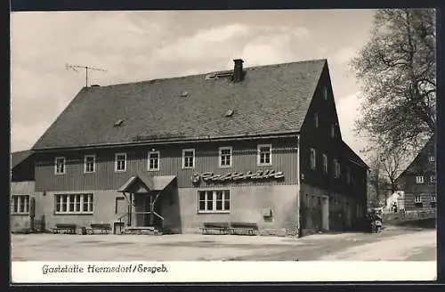 AK Hermsdorf /Erzgeb., Gaststätte Hermsdorf mit Strasse