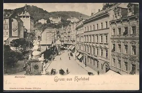 AK Karlsbad, Marktplatz aus der Vogelschau mit Bergpanorama