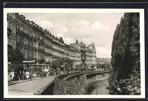 AK Karlsbad, Passanten auf der Gartenzeile