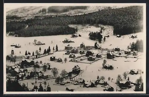 AK Harrachsdorf /Riesengebirge, Ortsansicht im Winter aus der Vogelschau