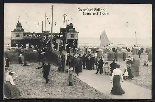 AK Ahlbeck / Ostseebad, Strand und Brücke mit Strandleben