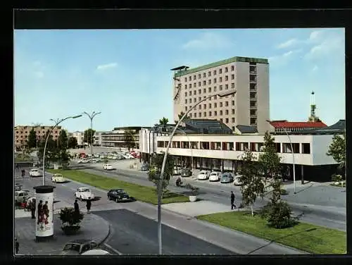 AK Wolfsburg / Volkswagenstadt, Kulturzentrum und Rathaus mit Litfasssäule