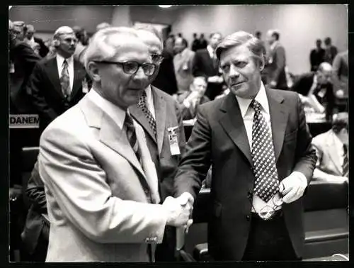 Fotografie PA Sven Simon, Bonn, BRD Bundeskanzler Helmut Schmidt und 1. Sekretär des ZK der SED Erich Honecker