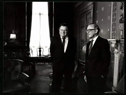 Fotografie PA Sven Simon, Bonn, F. J. Strauss in London im Gespräch mit dem englischen Aussenminister Lord Carrington